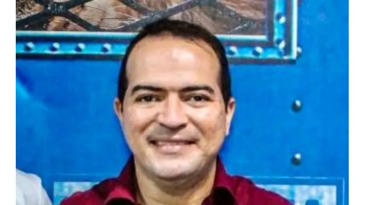 Foto: Karim Georges/ Site Oficial do Fortaleza - Marcelo Paz se rende a jogador do Fortaleza