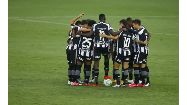 Bruna Prado/Getty Images/ Durcesio Mello, presidente do Botafogo, manda recado para a torcida: "Que a gente tenha um ano repleto de vitórias e conquistas"
