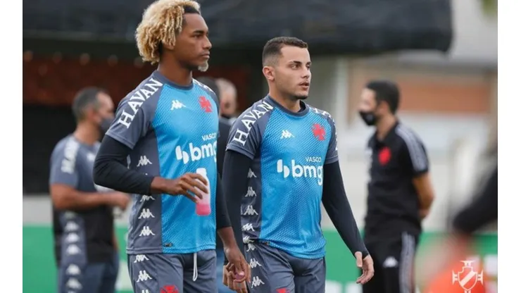 Foto: Rafael Ribeiro/Vasco - MT (á esq.) entrou no radar do Athletico-PR para 2022, informa UOL Esporte