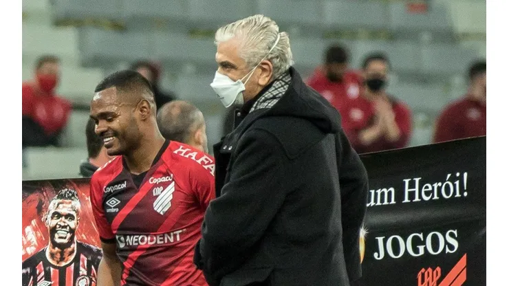Foto: Robson Mafra/AGIF - Petraglia define nome para substituir Nikão
