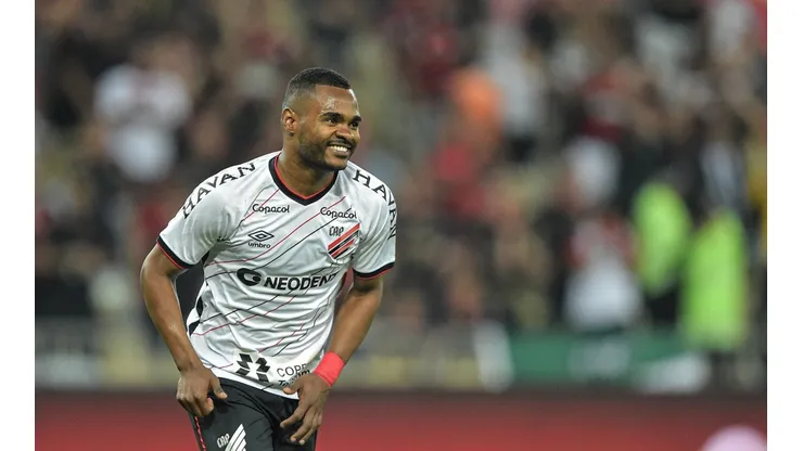 Foto: Thiago Ribeiro/AGIF | Nikão puxa a fila de pacotão com até 7 reforços que podem desembarcar no Inter