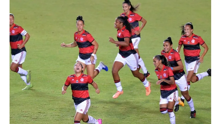 Foto: Walmir Cirne/AGIF | De acordo com o Uol o Flamengo tem oferecido salario que chegam a casa de R$ 100 mil mensais