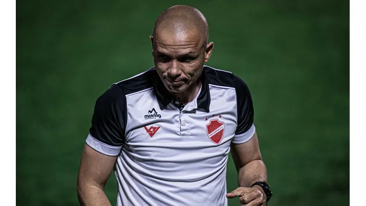Foto: Heber Gomes/AGIF - Higo Magalhães técnico do Vila Nova-GO
