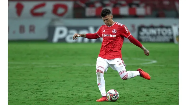 Foto: Fernando Alves/AGIF - Cuesta: zagueiro argentino está garantido no Inter em 2022
