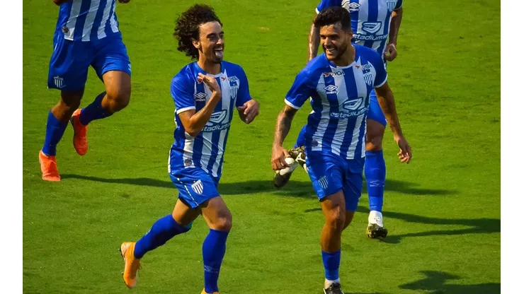 Foto: R.Pierre/AGIF - Valdivia comemora gol durante partida contra o Vitoria na Ressacada.