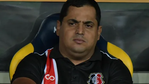 Foto: Thiago Ribeiro/AGIF - Leston Júnior, treinador do Santa Cruz