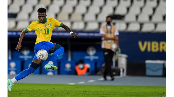 Vinicius Junior também está conquistando espaço na seleção brasileira (Foto: Thiago Ribeiro/AGIF)