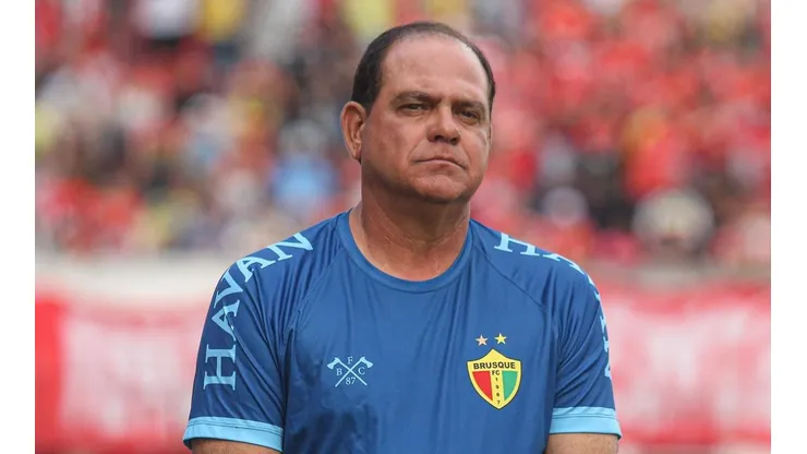 Foto: (Flickr Oficial Brusque/Jefferson Alves / Brusque FC) - Waguinho Dias, técnico do Brusque, ganhou mais um reforço para o ataque