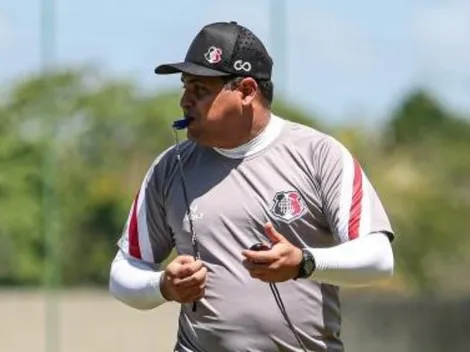 Leston faz alerta no Santa Cruz em meio ao período de recesso