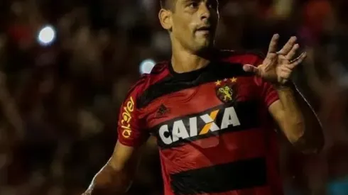 Diego Souza com a camisa do Sport (Foto: Clélio Tomaz/AGIF)