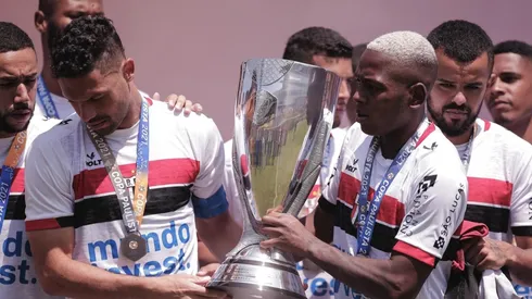 Foto: Ettore Chiereguini/AGIF - Jogadores do Botafogo-SP lamentam derrota ao final da partida contra o São Bernardo