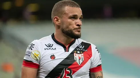 André Luís disputou o último Brasileirão com a camisa do Atlético-GO (Foto: Kely Pereira/AGIF)