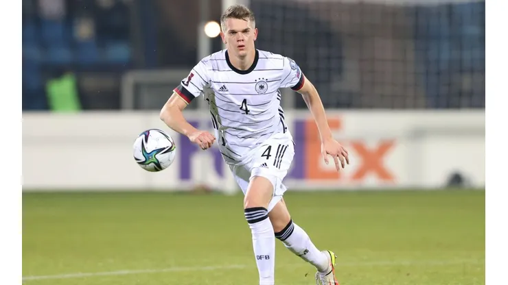 Alexander Hassenstein/Getty Images - Matthias Ginter em campo pela seleção alemã
