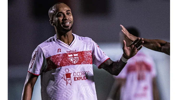 Wesley jogou pelo CRB em 2021 (Foto: Heber Gomes/AGIF)