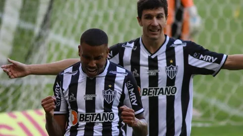 Foto: Fernando Moreno/AGIF- Jair (à esq.) está no radar de Flamengo, Palmeiras e clubes da MLS