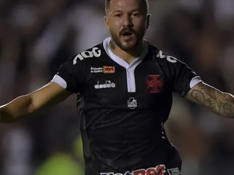 Uma temporada inesquecível: confira os números e juras de amor do atacante Rossi no Vasco