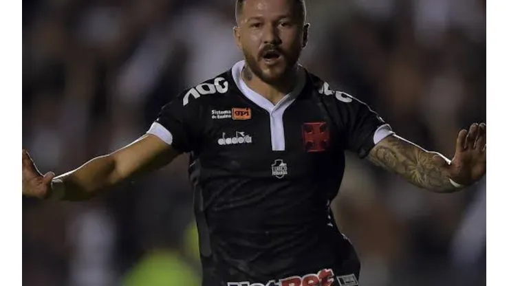 Rossi tem 44 partidas com a camisa do Vasco (Foto: Thiago Ribeiro/AGIF)