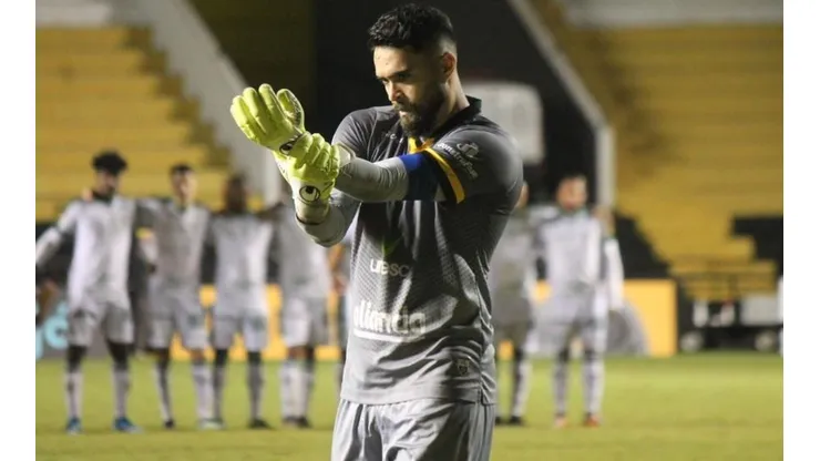 Celso da Luz/ Assessoria de imprensa Criciúma E. C./ Com permanência do Criciúma, goleiro Gustavo exalta torcida do Tigre: "Viu a garra de cada um dos atletas dentro de campo"