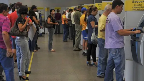 Os carnês e contas de consumo vencidos no feriado poderão ser pagos sem acréscimo no dia útil seguinte