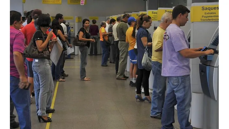 Os carnês e contas de consumo vencidos no feriado poderão ser pagos sem acréscimo no dia útil seguinte