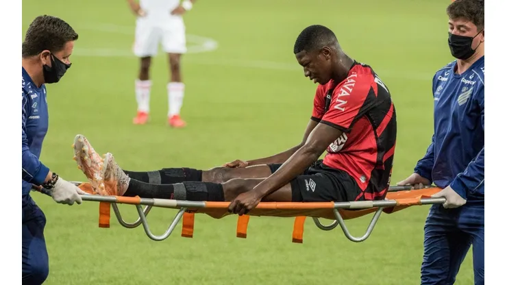 Foto: Robson Mafra/AGIF - Matheus Babi: atacante vem se recuperando de lesão e deve reforçar o Athletico no meio do ano