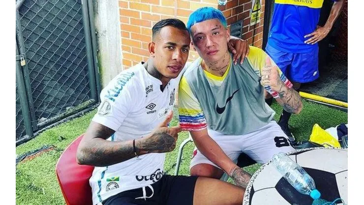Foto: Twitter Oficial @TNTSportsAR - Será que Villa fica no Boca? Atacante postou foto com camisa do Santos nesta segunda