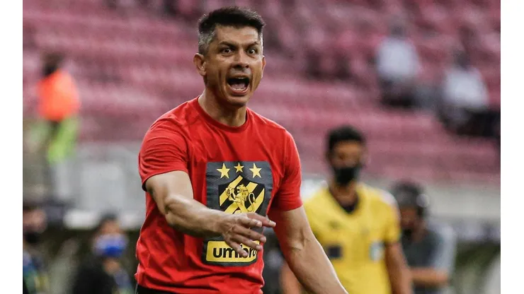 Foto: (Paulo Paiva/AGIF) - Mesmo de férias, Gustavo Florentín tem ajudado o Sport
