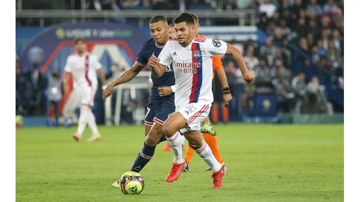 Bruno Guimarães tem feito boas atuações com a camisa do Lyon