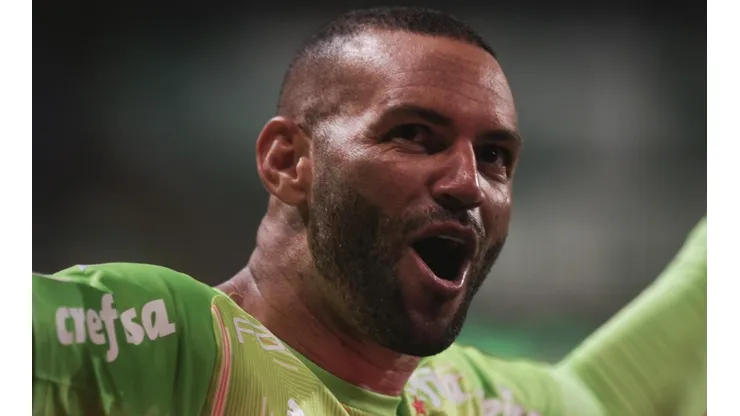 Foto: Ettore Chiereguini/AGIF | Weverton chegou ao clube em 2018 e desde então conquistou cinco títulos importantes