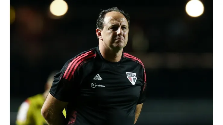 Alexandre Schneider/Getty Images - Rogério Ceni, treinador do São Paulo segue aguardando um "ponta"