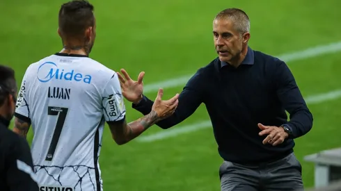 Foto: Pedro H. Tesch/AGIF | Reprovado por Sylvinho, medalhão revela acordo com o Ceará