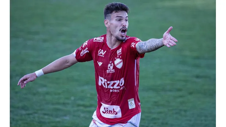 Foto: (Heber Gomes/AGIF) - A diretoria do Vila Nova deseja renovar com Arthur Rezende para 2022