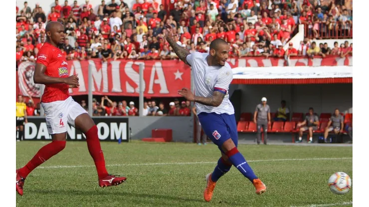 Foto: Robson Mafra/AGIF - Rafael Furtado é o mais novo reforço do Santa Cruz