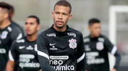 Foto: Rodrigo Coca/Ag. Corinthians - João Victor é ativo número 1 do Corinthians para exterior, mas Gabriel pode "entrar na fila" e manter zagueiro no CT Joaquim Grava