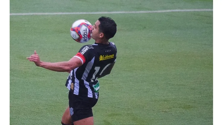 R.Pierre/AGIF/ Figueirense segue reformulação no elenco e Everton Santos se despede do clube
