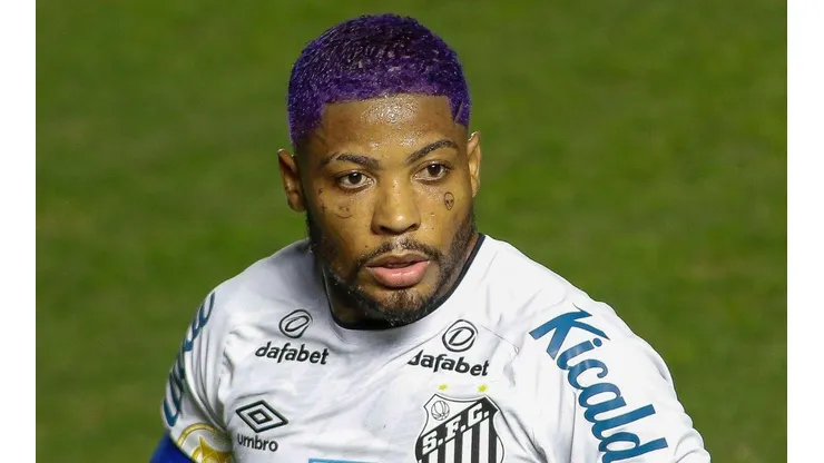 Inter faz investida e Rueda sinaliza futuro do atacante
