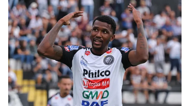 Foto: Joao Vitor Rezende Borba/AGIF - Douglas Coutinho é o mais novo reforço do Londrina