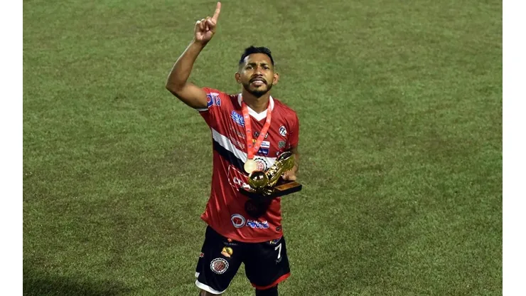 Foto: (Walmir Cirne/AGIF) - Ronan, novo reforço do Sampaio Corrêa, brilhou com a camisa do Atlético de Alagoinhas