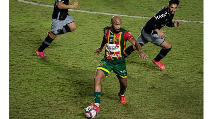 Jorge Rodrigues/AGIF - Paulo Sérgio, zagueiro do Manaus