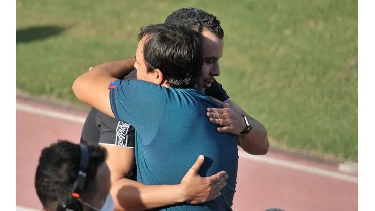Jhony Pinho/AGIF - Jair Ventura cumprimenta Dado Cavalcante