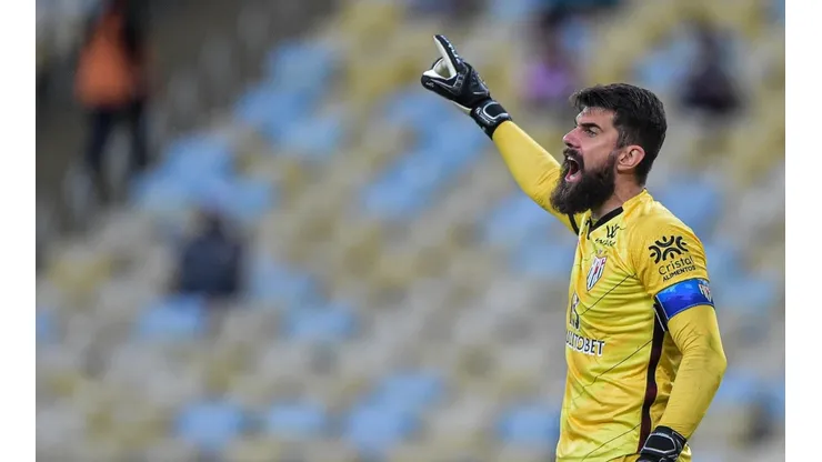 Fernando Miguel atuou pelo Atlético-GO (Foto: Thiago Ribeiro/AGIF)