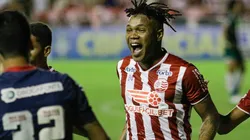 Matheus Jesus jogou pelo Náutico (Foto: Rafael Vieira/AGIF)