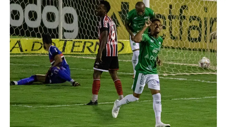 Foto: Rebeca Reis/AGIF - Pablo comemora gol durante partida contra o Botafogo-SP pelo campeonato Brasileiro B 2020.