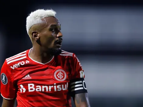 Atlético estuda troca de jogadores com o Inter por Edenilson