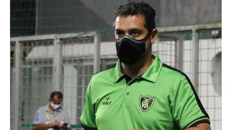 Marquinhos Santos, técnico do América-MG (Foto: Fernando Moreno/AGIF)