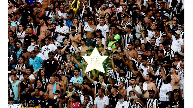 Foto: (Flickr Oficial Botafogo/Vitor Silva/Botafogo) - A torcida do Botafogo aguarda ansiosamente o anúncio de um grande investidor