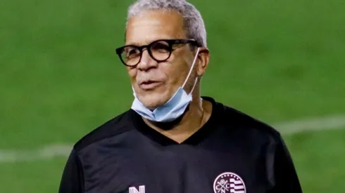 Foto: Rafael Vieira/AGIF | Hélio dos Anjos não garantiu que a permanência de Jean Carlos no Timbu