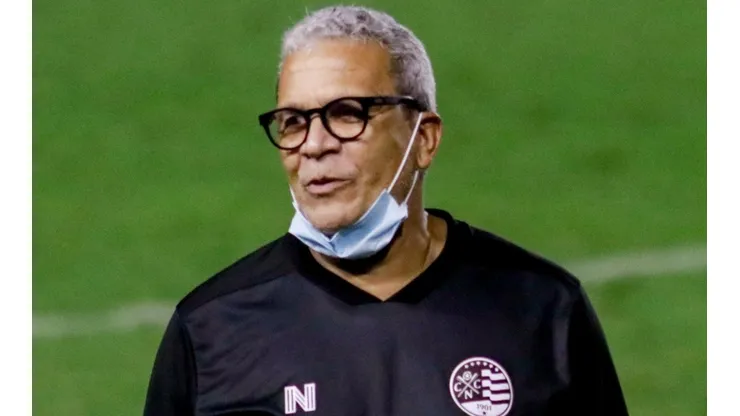 Foto: Rafael Vieira/AGIF | Hélio dos Anjos não garantiu que a permanência de Jean Carlos no Timbu