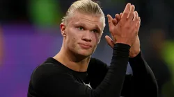 Foto: Martin Rose / Getty Images | Haaland deixou o campo no ultimo jogo caminhando pelo estádio e batendo palmas em direção a arquibancada