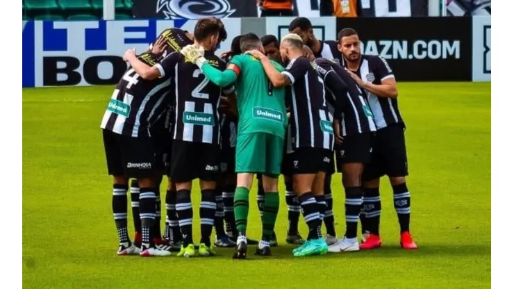 Foto: R.Pierre/AGIF/ Equipe do Figueirense antes de uma partida.